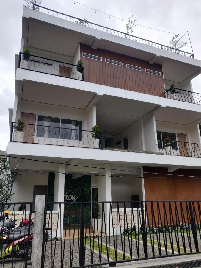 Rion Hostel Bogor Exterior foto