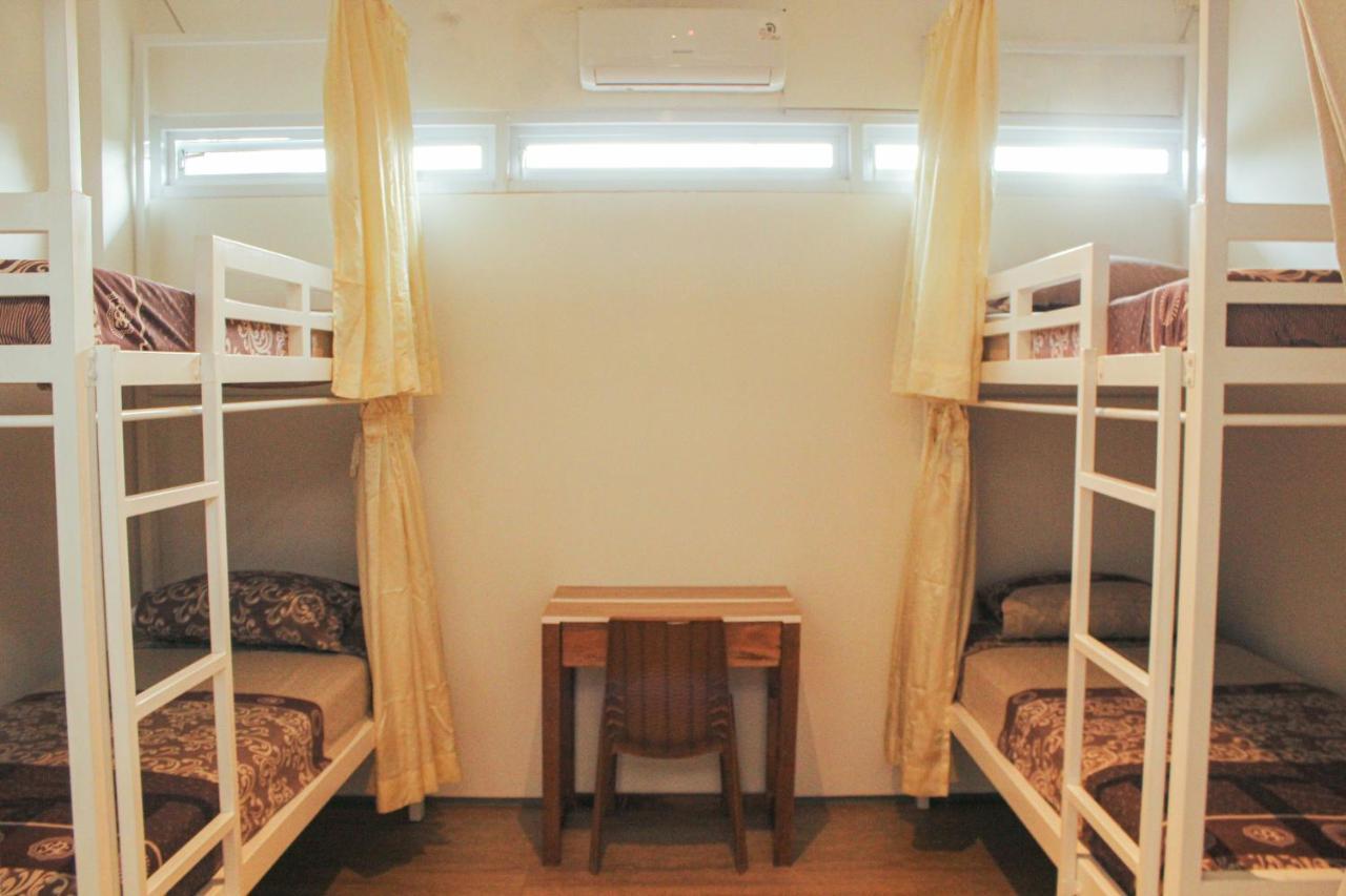 Rion Hostel Bogor Exterior foto